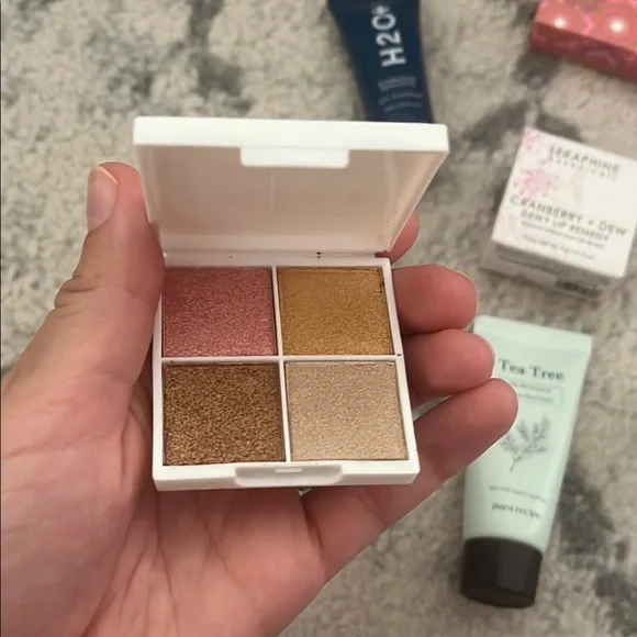 Makeup bundle - Picture 5 of 7